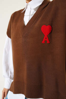 Kalp Nakışlı Triko Süveter Kahve - Thumbnail