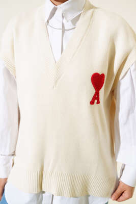 Kalp Nakışlı Triko Süveter Latte - Thumbnail