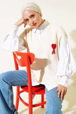 Kalp Nakışlı Triko Süveter Latte - Thumbnail