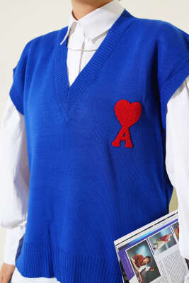 Kalp Nakışlı Triko Süveter Saks - Thumbnail