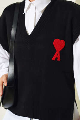 Kalp Nakışlı Triko Süveter Siyah - Thumbnail