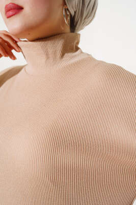 Yarım Boğazlı Fitilli Etekli Takım Bej - Thumbnail