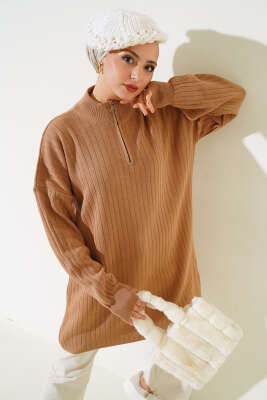 Yaka Fermuarlı Düşük Omuz Triko Tunik Büsküvi - Thumbnail