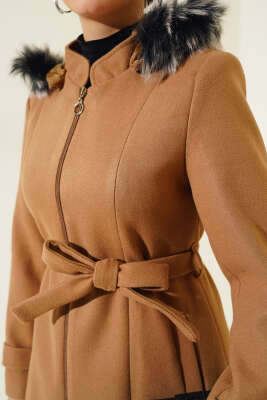 Kapüşonu Kürklü Fermuarlı Uzun Kaşe Kaban Latte - Thumbnail