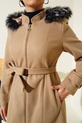 Kapüşonu Kürklü Fermuarlı Uzun Kaşe Kaban Bej - Thumbnail