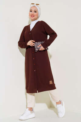 Pazarium - Boy Düğmeli Fitilli Uzun Hırka Kahve