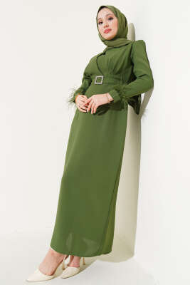 Pazarium - Kol Ucu Tüylü Kemerli Elbise Haki