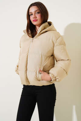 Etek Ucu Lastikli Kapüşonlu Kısa Şişme Mont Bej - Thumbnail