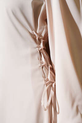 Yanları İp Bağlamalı Saten Elbise Bej - Thumbnail