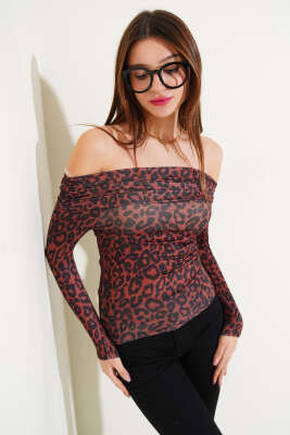 Pazarium - Leopar Desen Kayık Yaka Bluz Taba
