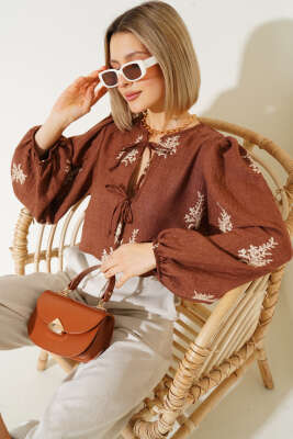 Nakış İşlemeli Önü Bağlamalı Bluz Taba - Thumbnail