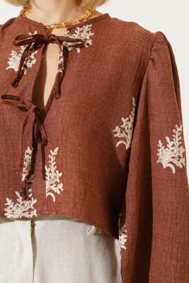 Nakış İşlemeli Önü Bağlamalı Bluz Taba - Thumbnail