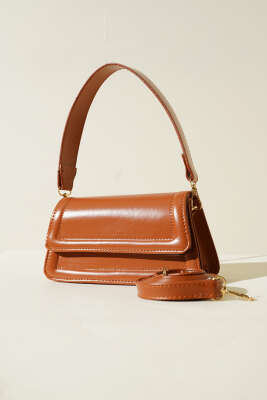 Pazarium - Kapaklı Mıknatıslı El Çantası Taba