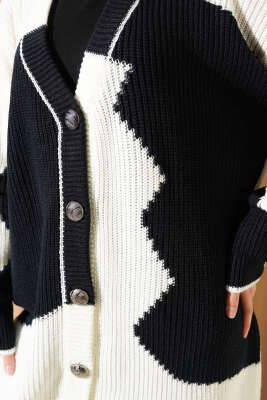 Çift Renkli Salaş Triko Hırka Ekru Siyah - Thumbnail