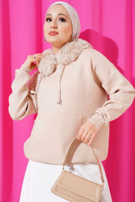 Pazarium - Kapüşonu Kürklü Triko Kazak Büsküvi