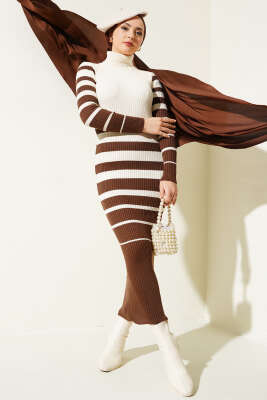 Boğazlı Çizgili Fitilli Triko Elbise Kahve - Thumbnail