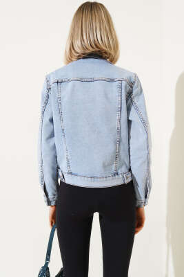 Metal Düğmeli Cepli Kısa Kot Ceket Buz Mavisi - Thumbnail