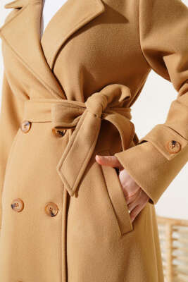 Kruvaze Yaka Kuşaklı Uzun Kaşe Kaban Camel - Thumbnail