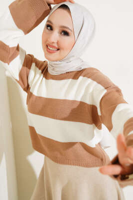 Kalın Çizgili Triko Crop Kazak Büsküvi - Thumbnail