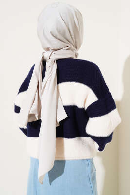 Gold Detaylı Salaş Triko Crop Kazak Lacivert - Thumbnail