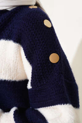 Gold Detaylı Salaş Triko Crop Kazak Lacivert - Thumbnail