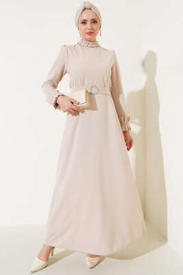 Pazarium - Kol ve Yaka Pliseli Taşlı Elbise Bej