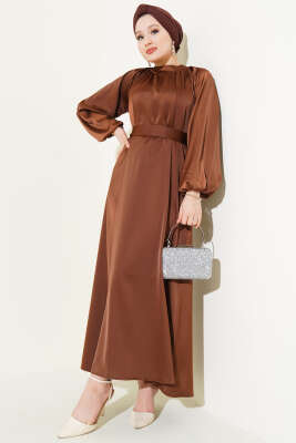 Pazarium - Kuşaklı Balon Kol Saten Abiye Elbise Kahve