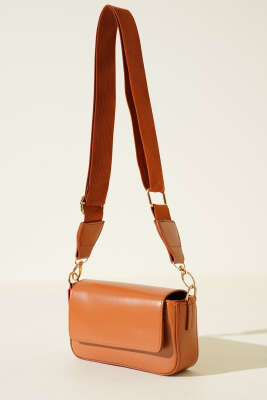 Pazarium - Tek Gözlü Mıknatıslı Kol Çantası Taba