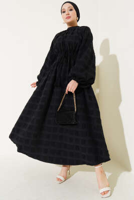 Pazarium - Bel Lastikli Püskül Detaylı Elbise Siyah