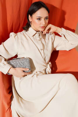 Pazarium - Yarım Taş Düğmeli Bağlamalı Elbise Bej