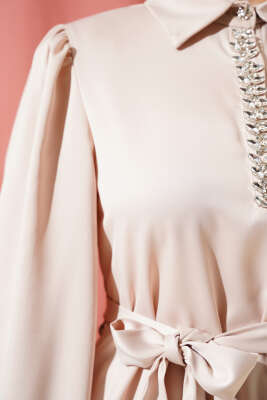 Yakası Taşlı Kuşaklı Saten İkili Takım Bej - Thumbnail