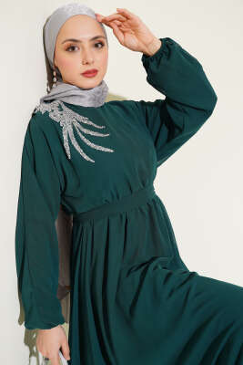 Yakası Taşlı Kuşaklı Şifon Elbise Zümrüt Yeşili - Thumbnail