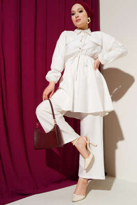 Pazarium - Beli Lastikli Taş Düğmeli İkili Takım Ekru