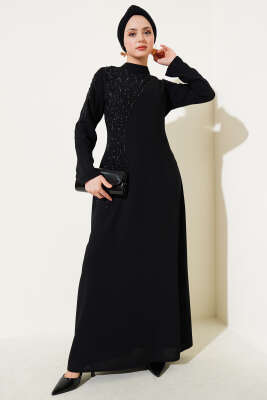 Pazarium - Yaka ve Omuz Taşlı Büyük Beden Krep Elbise Siyah