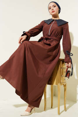 Pazarium - Yarım Fermuarlı Kot Yaka Terikoton Elbise Kahve