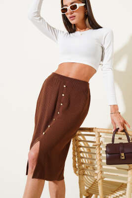 Pazarium - Düğme Detaylı Yırtmaçlı Triko Midi Etek Kahve