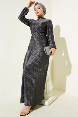 Pazarium - Büzgü Piliseli Kuşaklı Elbise Füme