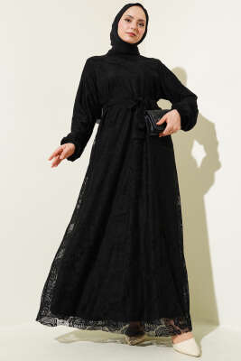 Pazarium - Gül Dantelli Kuşaklı Elbise Siyah
