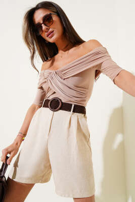 Pazarium - Kayık Yaka Yarım Kol Sandy Bluz Latte