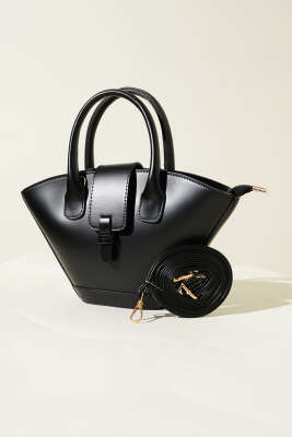 Pazarium - Mıknatıslı Üçgen El Çantası Siyah