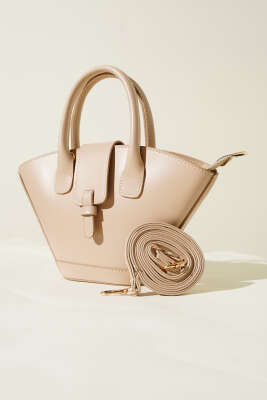 Pazarium - Mıknatıslı Üçgen El Çantası Bej