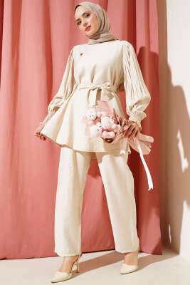 Pazarium - Kolları Pileli Kuşaklı İkili Takım Bej