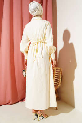 Fırfır Detaylı Bel Lastikli Düğmeli Elbise Ekru - Thumbnail