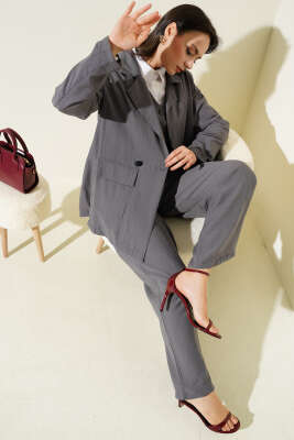 Pazarium - Omuz Vatkalı Ceketli Yelekli Üçlü Takım Füme