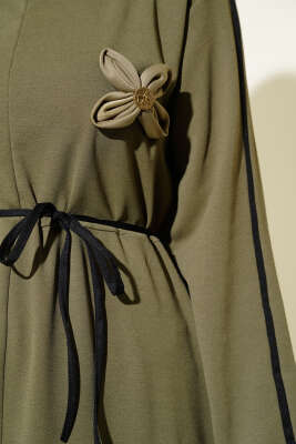 Biye Detaylı Çiçek Aksesuarlı Elbise Haki - Thumbnail