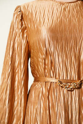 Kuşaklı Büzgü Piliseli Elbise Latte - Thumbnail