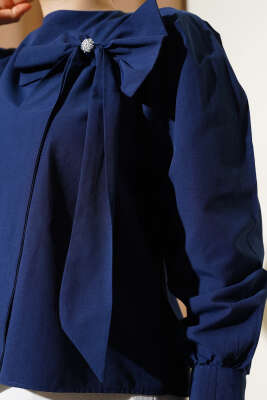 Yaka Fiyonk Aksesuarlı Bluz Lacivert - Thumbnail