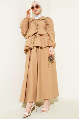 Pazarium - Önü İp Bağlamalı Bluzlu Etekli İkili Takım Camel