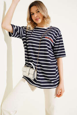 Çizgili Arka Baskılı T-shirt Lacivert - Thumbnail