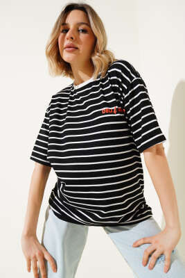 Çizgili Arka Baskılı T-shirt Siyah - Thumbnail